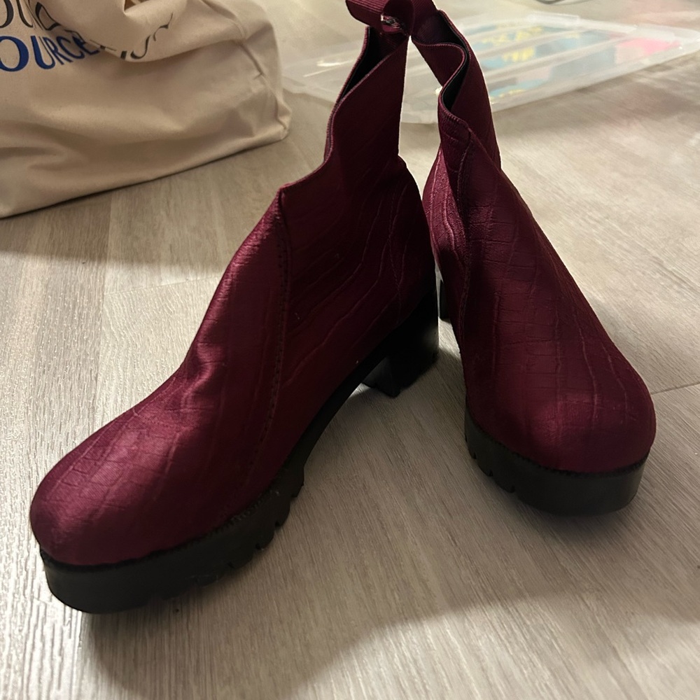 Elegant Burgundy Ankle Boots